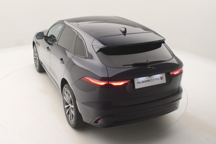 Jaguar F-Pace D200 R-DYNAMIC REZERVACE 2.0 d Dynamic