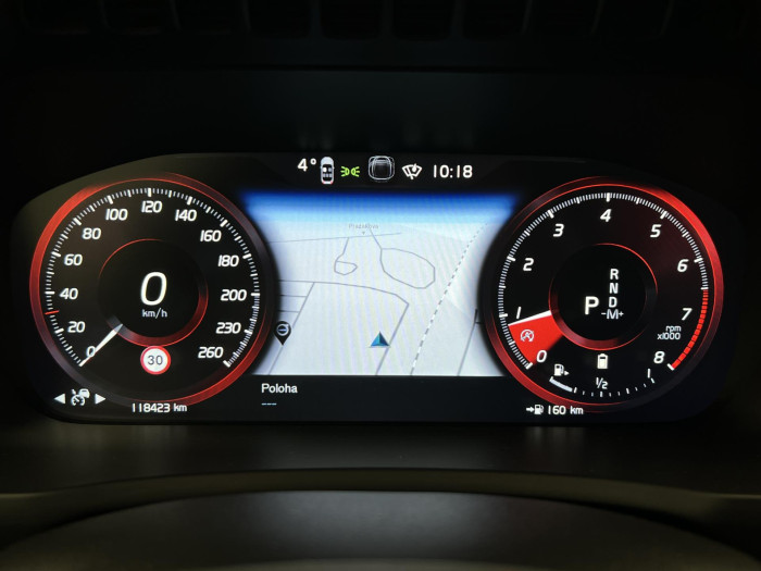 Volvo XC90 B6 AWD R-DESIGN AUT REZERVACE