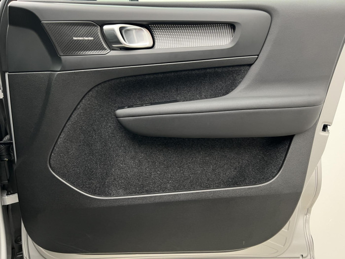 Volvo XC40 B3 ULTRA DARK AUT CZ 1.maj.