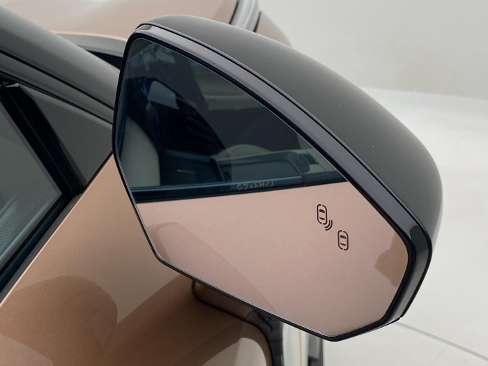 Lynk & Co 08 MORE PHEV