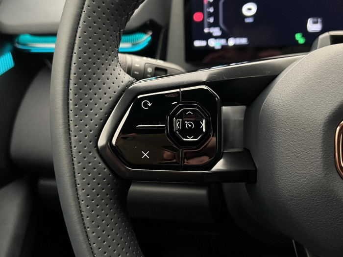 Lynk & Co 08 MORE PHEV