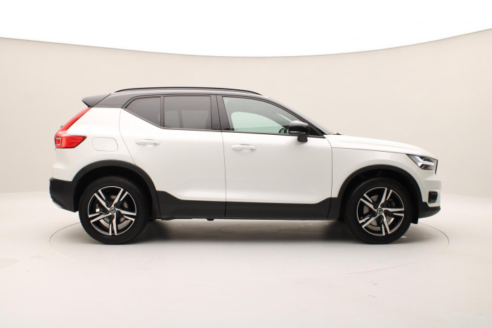 Volvo XC40 T4 AWD R-DESIGN REZERVACE