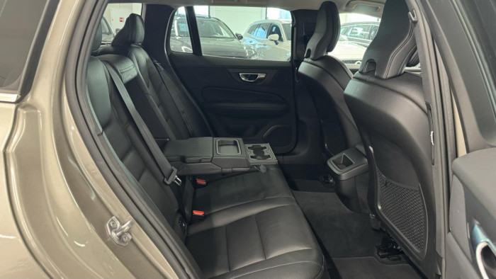 Volvo V60 D4 INSCRIPTION AUT REZERVACE 2.0 d