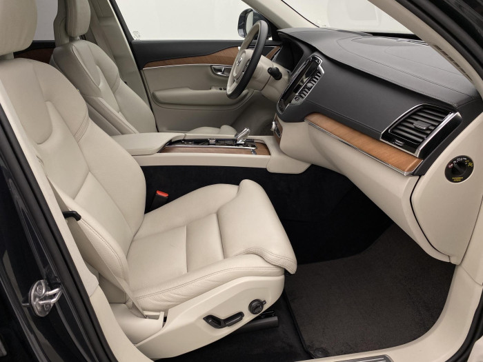 Volvo XC90 B5 AWD INCRIPTION REZERVACE