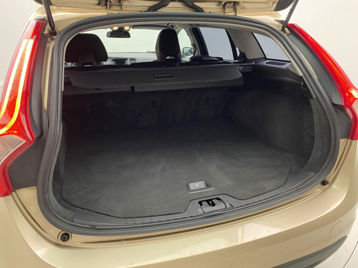 Volvo V60 D5 MOMENTUM 2.4 d Momentum