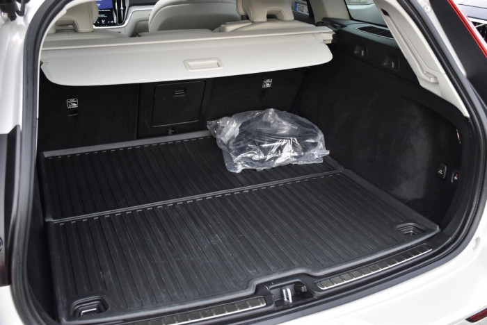 Volvo V60 T6 AWD RECHARGE REZERVACE