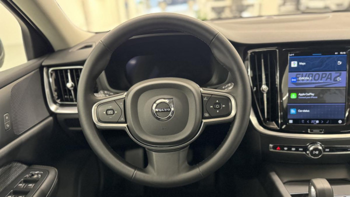 Volvo V60 B4 MOMENTUM AUT REZERVACE 2.0 Momentum