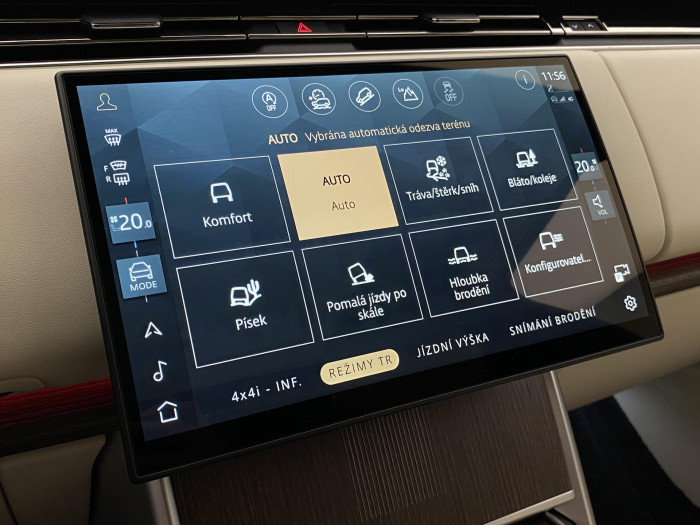 Land Rover Range Rover P550e AUTOBIOGRAPHY SWB