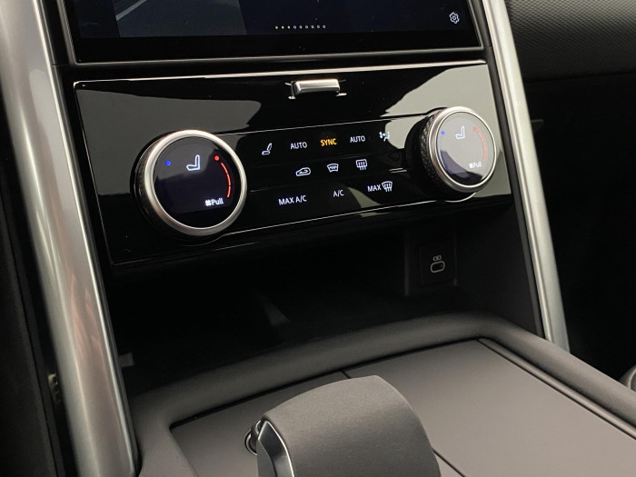 Land Rover Discovery D250 Dynamic SE REZERVACE 3.0 d Dynamic SE