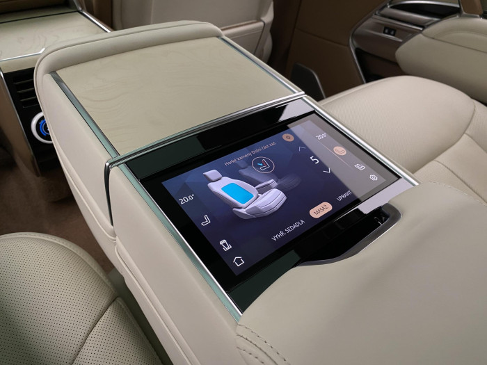 Land Rover Range Rover SV P530 LWB 1.maj.