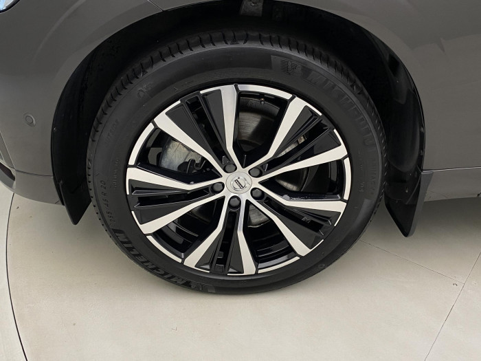 Volvo XC60 B4 AWD DARK PLUS AUT 1.maj