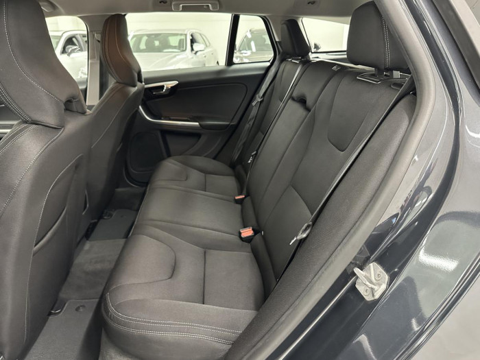 Volvo V60 D2 KINETIC NAVIGACE REZERVACE 2.0 d