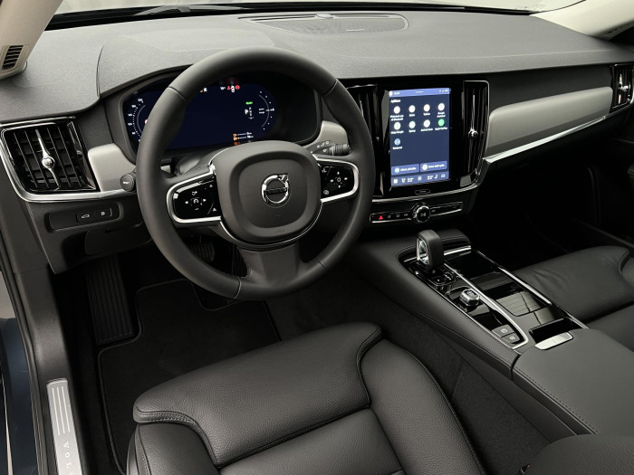 Volvo V90 T6 AWD RECHARGE CORE AUT 1.maj