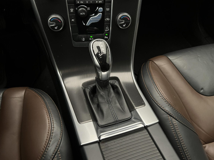 Volvo XC60 D5 AWD SUMMUM AUT CZ 2.4 d Summum