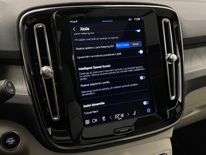 Volvo XC40 B4 DARK ULTRA AUT CZ