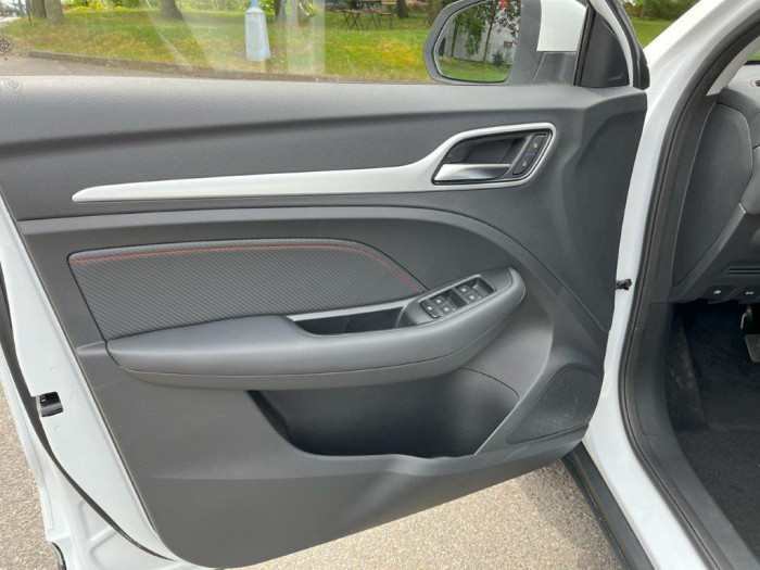 MG ZS EXCLUSIVE AUT. SKLADEM 1.0 Exclusive