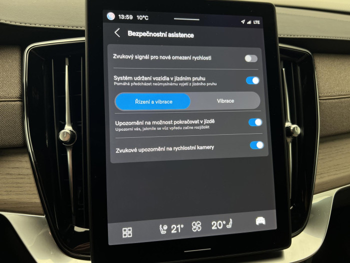 Volvo XC90 T8 AWD RECHARGE ULTRA DARK CZ