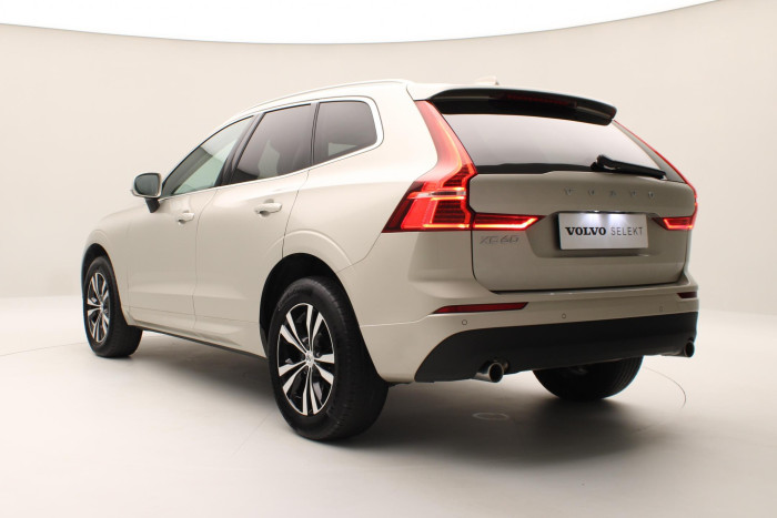 Volvo XC60 B4 AWD MOMENTUM AUT CZ 2.0 Momentum
