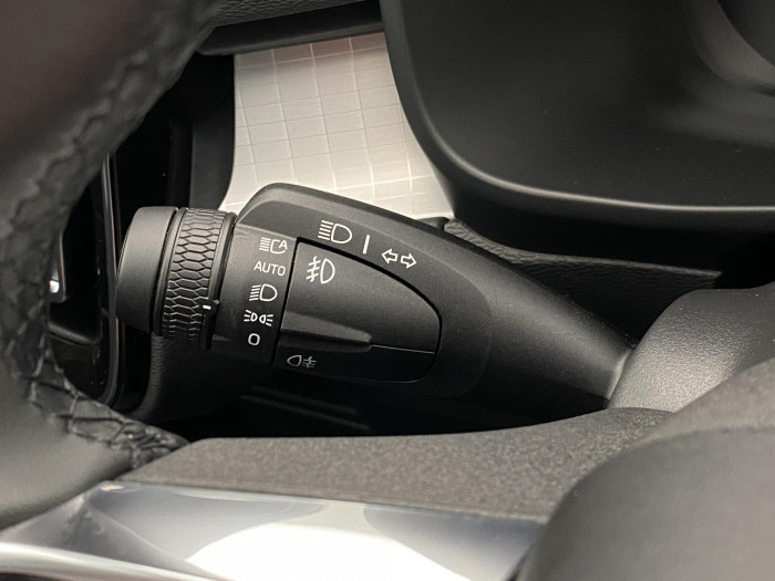 Volvo XC40 B3 DARK PLUS AUT CZ