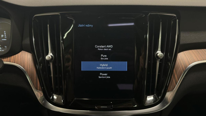 Volvo V60 T6 RECHARGE AWD REZERVACE