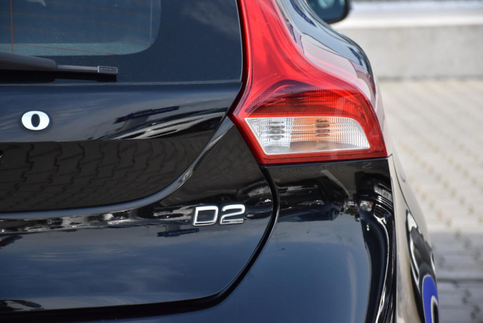 Volvo V40 D2 BLACK EDITION REZERVACE 2.0 d Edition