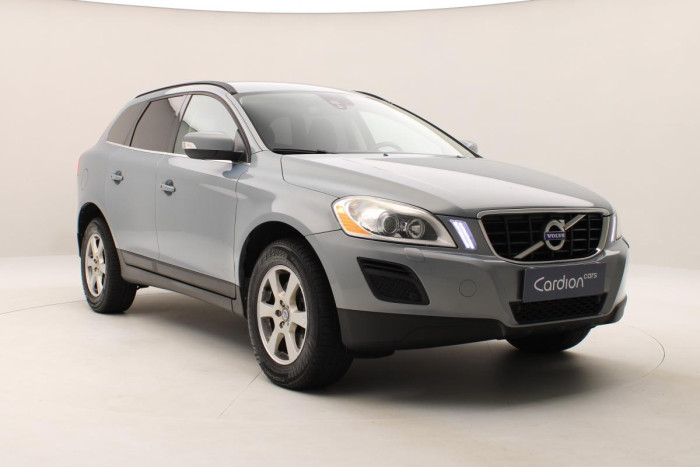 Volvo XC60 D5 AWD MOMENTUM REZERVACE 2.4 d Momentum