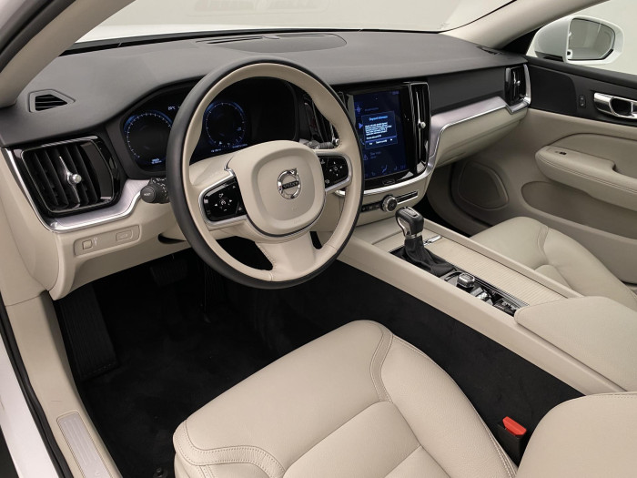 Volvo V60 CC D4 AWD MOMENTUM AUT CZ 2.0 d CC CC Momentum