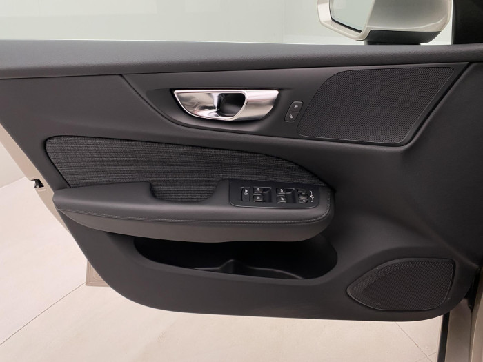 Volvo V60 T6 AWD RECHARGE CORE AUT CZ