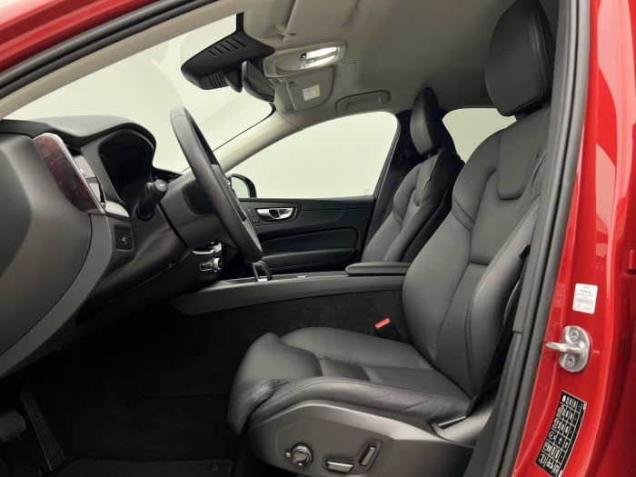 Volvo XC60 B4 AWD PLUS DARK AUT 1.maj.