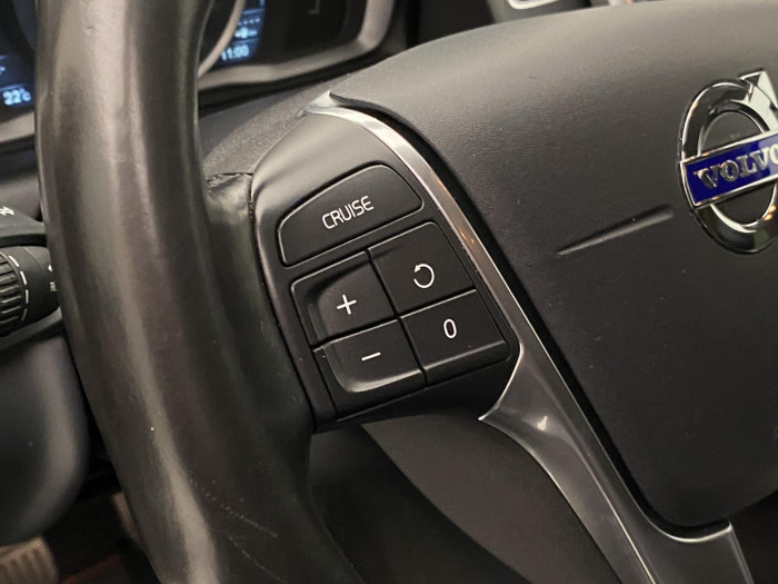 Volvo XC60 D4 AWD MOMENTUM REZERVACE 2.4 d Momentum