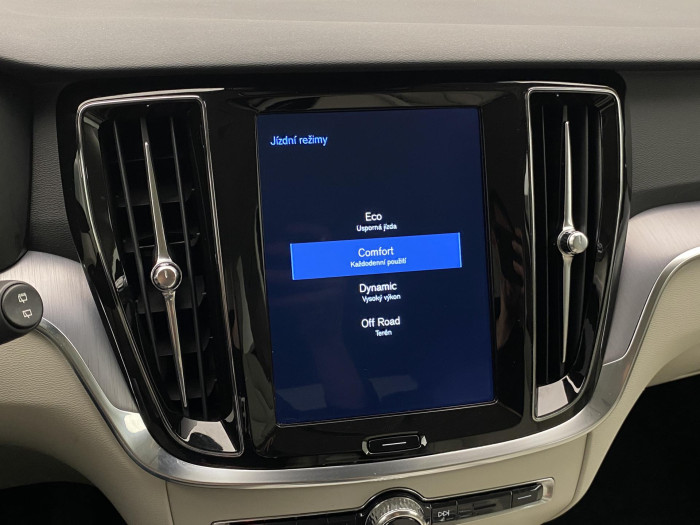 Volvo V60 CC D4 AWD MOMENTUM AUT CZ 2.0 d CC CC Momentum