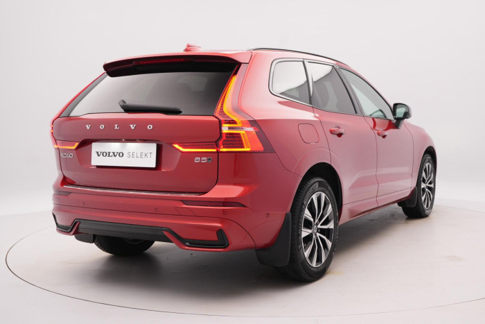 Volvo XC60 B5 AWD PLUS DARK REZERVACE