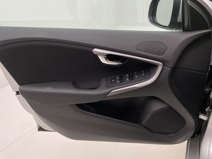 Volvo V40 D2 ES 2.0D 88kW TAŽNÉ 2.0 d d