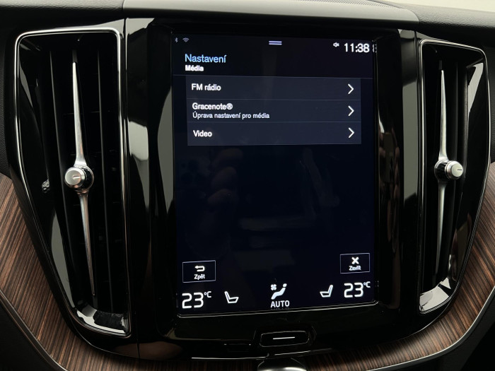 Volvo XC60 T4 MOMENTUM POLESTAR AUT CZ 2.0 Momentum