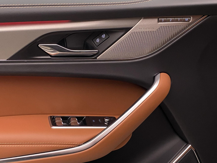 Jaguar F-Pace REZERVACE