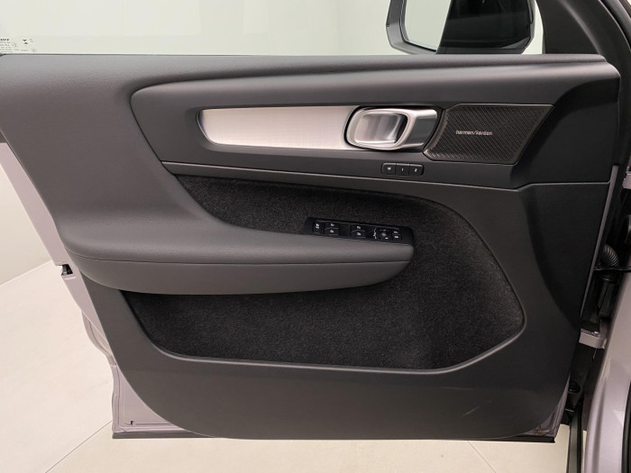 Volvo XC40 B3 DARK PLUS AUT CZ