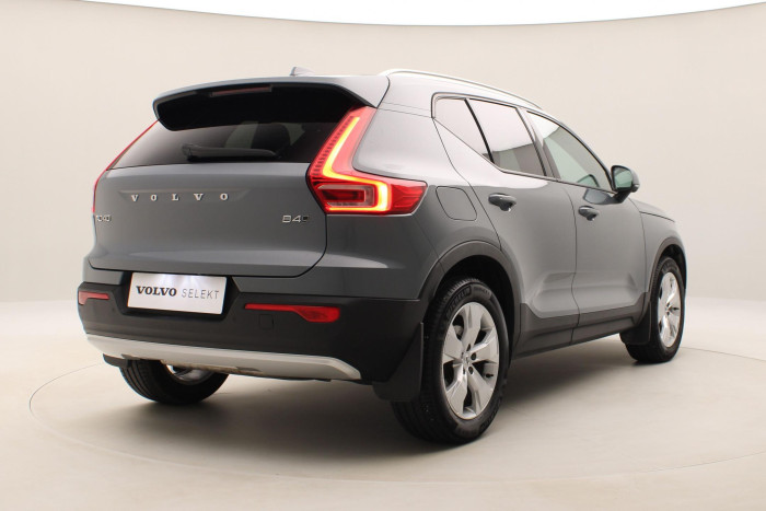 Volvo XC40 B4 AWD MOMENTUM REZERVACE 2.0 Momentum