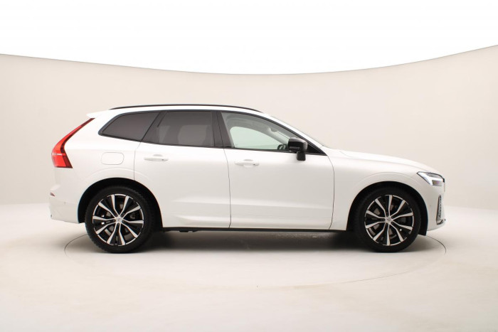 Volvo XC60 B4 AWD ULTIMATE AUT REZERVACE