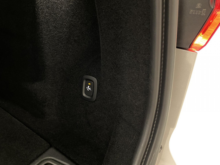 Volvo XC60 B4 PLUS DARK AUT 1.maj