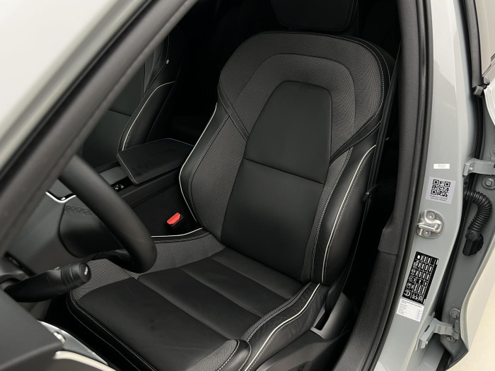 Volvo V60 B4 PLUS DARK AUT 1.maj.