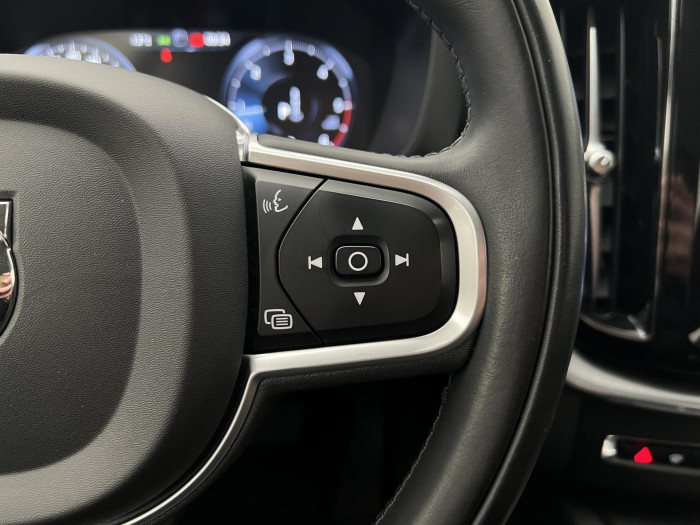 Volvo XC60 B4 AWD MOMENTUM POLESTAR AUT 2.0 Momentum