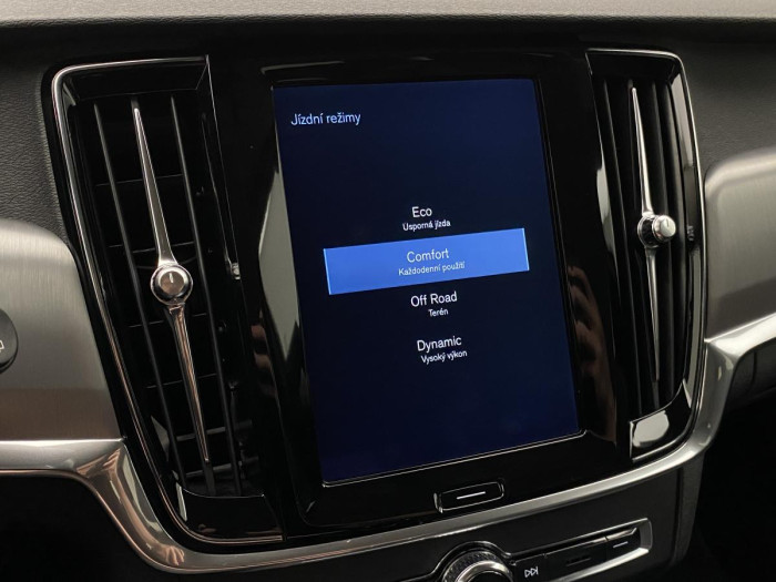 Volvo V90 CC D5 AWD MOMENTUM REZERVACE 2.0 d CC CC Momentum