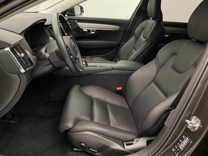 Volvo V90 B4 MOMENTUM AUT REZERVECE 2.0 Momentum