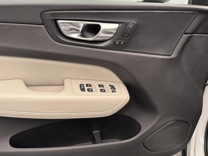 Volvo XC60 B4 AWD INSCRIPTION AUT CZ