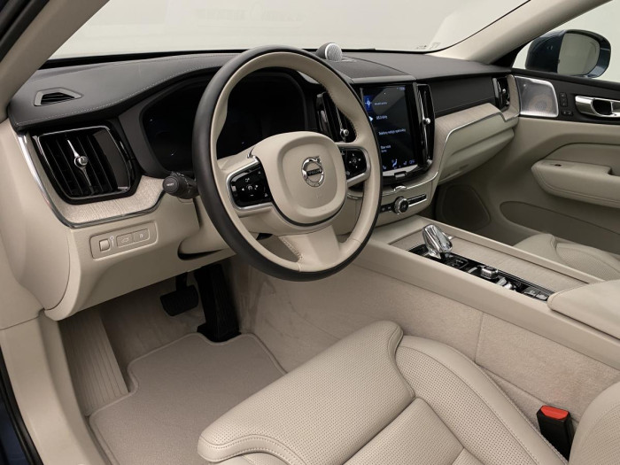 Volvo XC60 T8 AWD INSCRIPTION REZERVACE