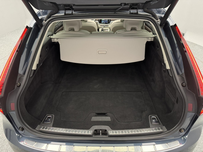 Volvo V90 CC B5 AWD PRO AUT REZERVACE 2.0 CC CC