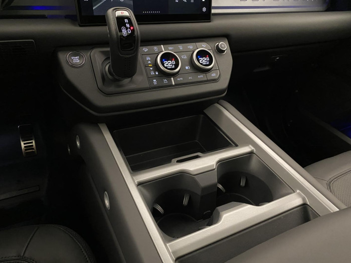 Land Rover Defender 110 D300 SEDONA REZERVACE 3.0 d