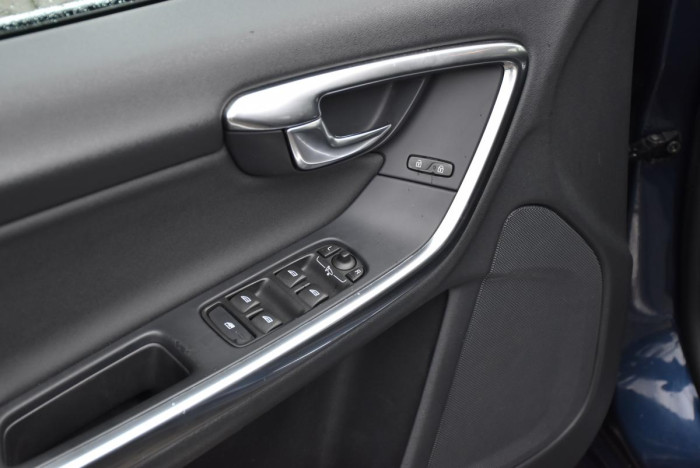 Volvo V60 D4 MOMENTUM REZERVACE 2.0 d Momentum
