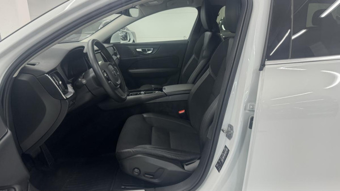 Volvo V60 T6 RECHARGE REZERVACE