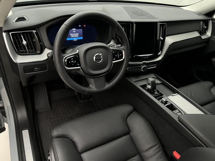 Volvo XC60 B4 AWD PLUS DARK AUT 1.maj.